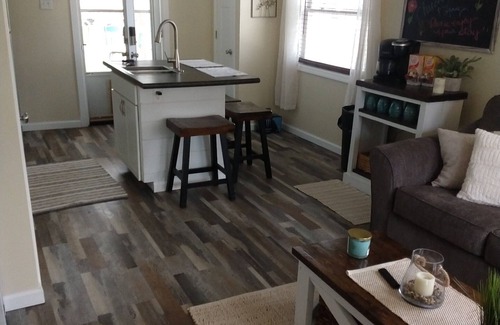 Geneva-on-the-Lake Cabaña | Keys cottage -walk to the strip,Private lot, 2bdr 3rd guestroom detached.Spire