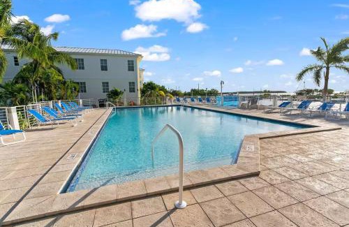 Rock Harbor Casa | Keys Escape 4 Stories, Rooftop Views & 3 Suites