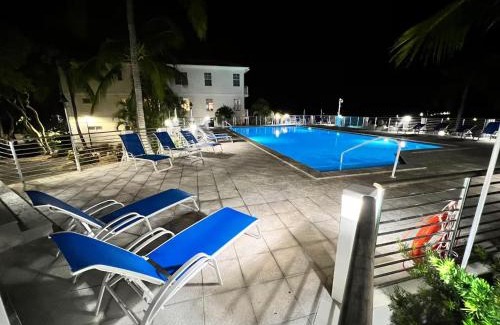 Rock Harbor Casa | Keys Escape 4 Stories, Rooftop Views & 3 Suites