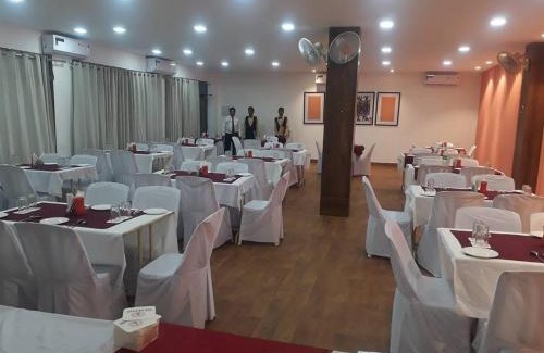 Bhopal Hotel | Khajaurao Inn bhopal station