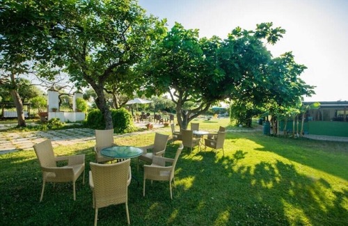 Ortona Casa | Khaki. Rustic 6/8 p. country house with garden and pool