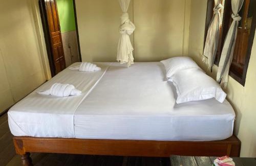 Don Khon Casa | Khampheng River views sunset