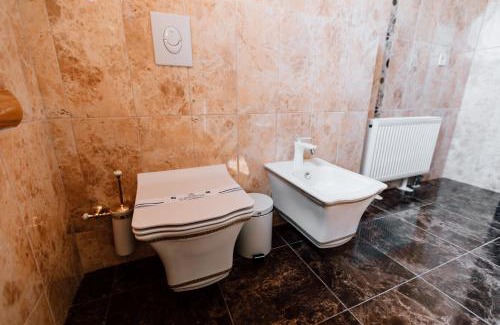 Dnipro Hotel | Khan-Chinar Hotel