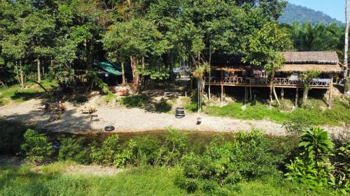 Khlong Sok Otro | Khaosok August Freedom Camp