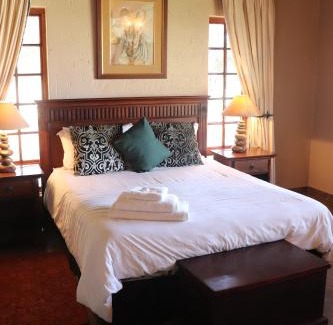Greater Johannesburg Metropolitan Area Cabina | Khaya Africa Guesthouse