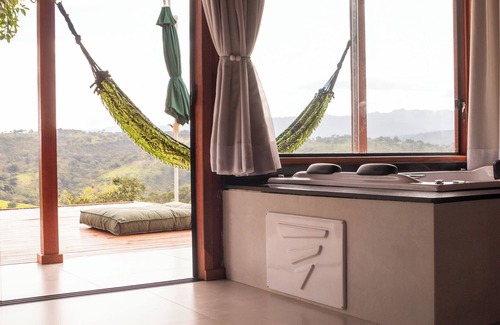 Jaboticatubas Chalet De Esquí | Khaya Chalés 01: Chalé de Luxo na Serra com Hidro