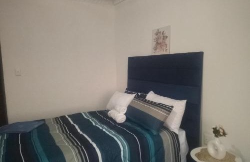 Taung Station Apartamento | Khetshane Consortium private park and restaurants