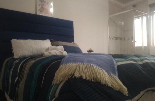 Taung Station Apartamento | Khetshane Consortium private park and restaurants