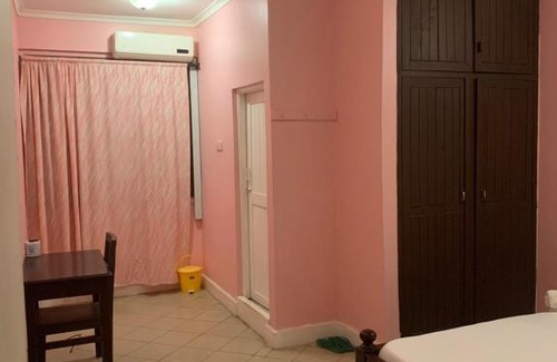 Mchafukoge Cama Y Desayuno | Kibodya Hotel Nkrumah