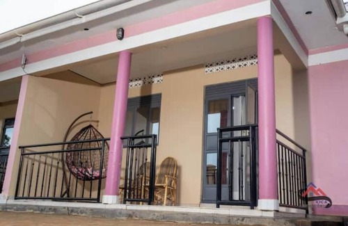 Lira Casa | Kica Home with AC bedrooms, Lira