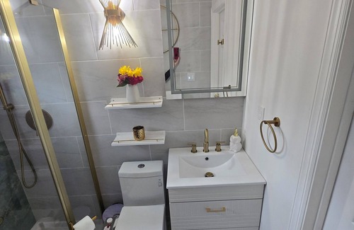 Whitesboro Casa | Kick back and relax in this calm, stylish home. Luxury newly renovated property