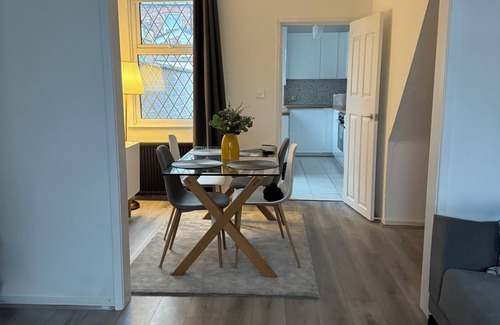 Thatto Heath Casa | Kick back and Relax in this calm-styled space