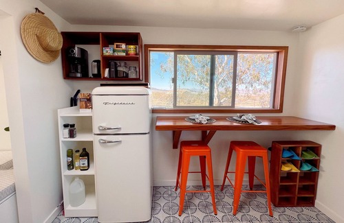 Landers Casa | Kick back at The Easy Does It Ranch - fast internet