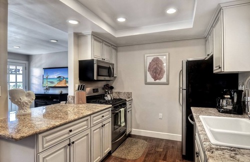 Corona del Mar Condominio | Especial de mayo $ 175 - Patio privado grande a 1 cuadra de la playa / pueblo, A / C-Gar.