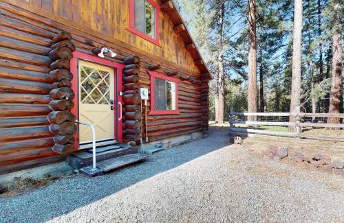 La Pine Casa | Kicking it Real Log Cabin