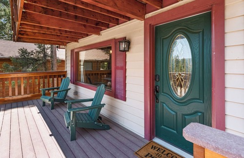 Whispering Forest Cabina | Kids' Choice 5 Star Cabin Near Resorts + Stargazing Decks + A/C + Free Parking