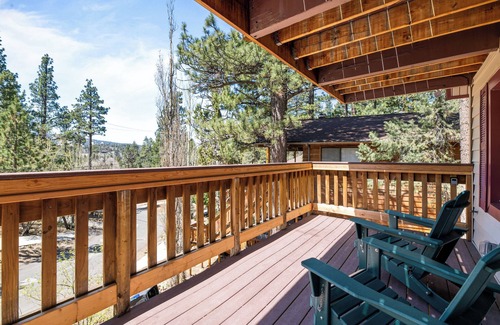 Whispering Forest Cabina | Kids' Choice 5 Star Cabin Near Resorts + Stargazing Decks + A/C + Free Parking