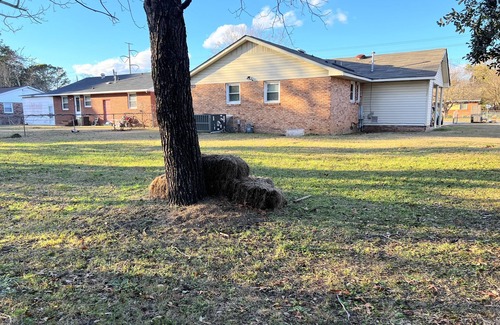 Fayetteville Casa | Kids/Pets friendly 3BR 1.5BT Fenced Purified Water.