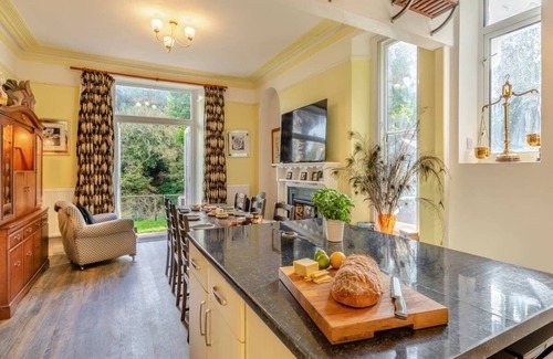 Ilfracombe Casa | Wild Walks, Cozy Fires & Woodland Wonder: Sleeps 7
