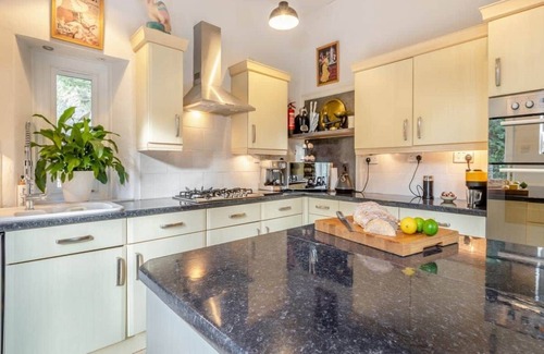 Ilfracombe Casa | Wild Walks, Cozy Fires & Woodland Wonder: Sleeps 7