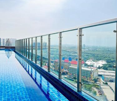Medini Apartamento | KidsVille Slide PlayNest at Afiniti, Walking to Legoland JB, Johor, Malaysia