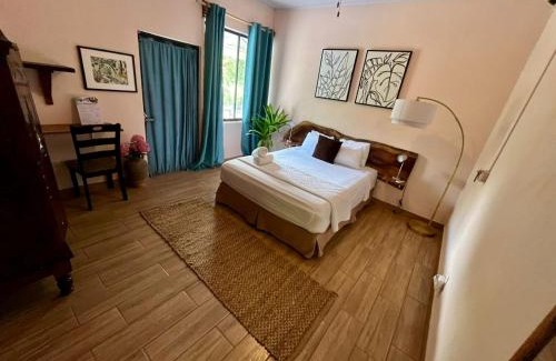 Quepos Hotel | Kika Zaru Free park tour, massage and breakfast