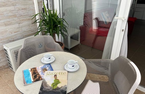 Puerto del Carmen Apartamento | 'Kikere Puerto del Carmen' Holidays with Shared Pool, Wi-Fi and Air Conditioning