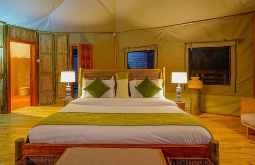 Western Region Cabina | Kikorongo Safari Lodge