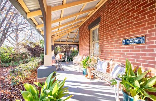 Dubbo Casa | Kilbirnie - Stroll to CBD, Heritage, Sleeps 10
