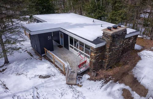 Killington Chalet De Esquí | Kilbourne Lodge︙Mid-Century Chalet @ Killington Rd - Pet & Family Friendly