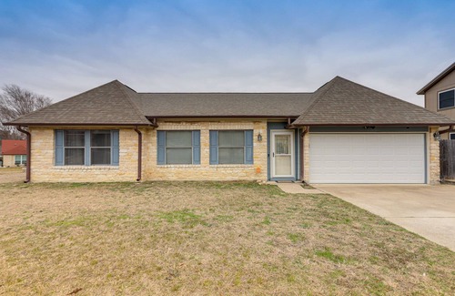 Killeen Casa | Killeen Home w/ Sunroom ~ 8 Mi to Fort Cavazos!