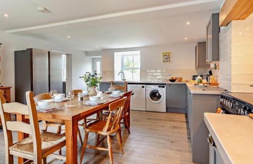 Llanover Casa | Kiln Farm, a Canal side retreat