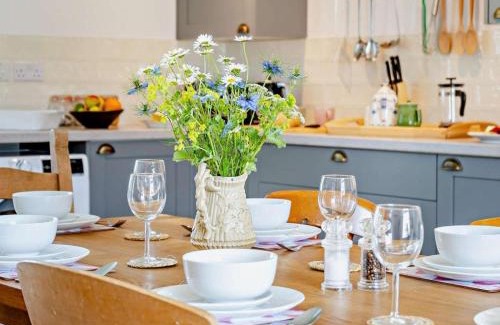 Llanover Casa | Kiln Farm, a Canal side retreat