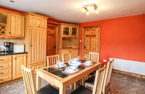 Glanlough Cabaña | KILTYMON COTTAGE, family friendly in Bantry, County Cork