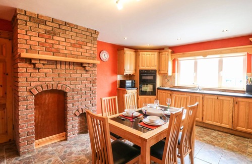 Glanlough Cabaña | KILTYMON COTTAGE, family friendly in Bantry, County Cork