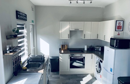 Bispham Casa | Kim Family Holiday Get-Away 4 Bedrooms 2 Baths