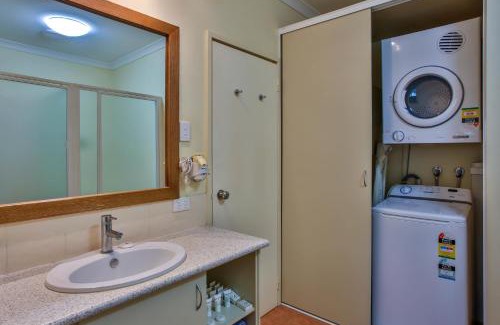 Halls Creek Hotel | Kimberley Hotel