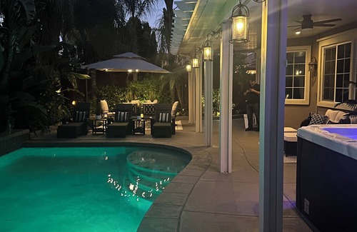 Lake Elsinore Casa | Kimberlys Amazing Palm Resort Salt Water Pool New 14 person Spa & Fire Table!