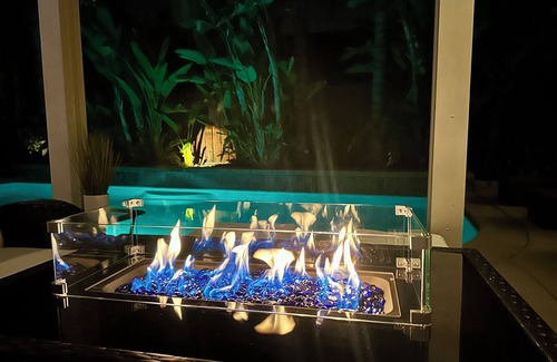 Lake Elsinore Casa | Kimberlys Amazing Palm Resort Salt Water Pool New 14 person Spa & Fire Table!