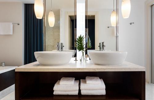 Downtown Miami Hotel | Kimpton EPIC Hotel by IHG