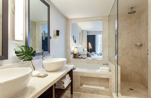 Downtown Miami Hotel | Kimpton EPIC Hotel by IHG