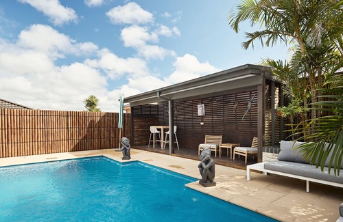 Forresters Beach Casa | KINARA - BRAND NEW 5 Bedrooms, POOL, Walking distance to beach