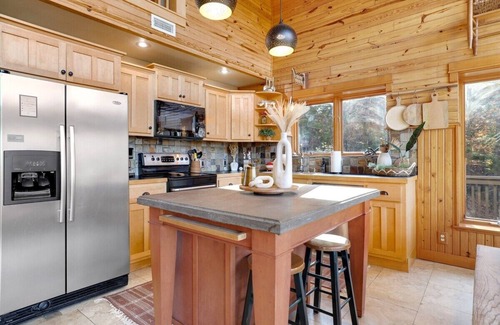 Rogers Casa | Kindred Hollow - Lake & Mountain Views