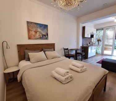 Tuchomerice Apartamento | KindStay Suites Prague Airport - Terrace Suite