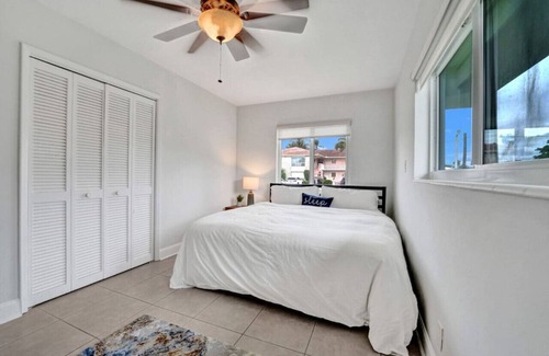 Lighthouse Point Apartamento | King 1BD w/ Pool, Grill, Near Beach & Downtown