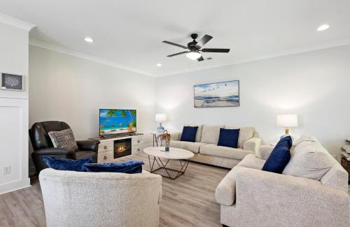 Spanish Wells Casa | King 2 Queens 3 Doubles Foldout Stainless Steel Bikes & Beach Gear included