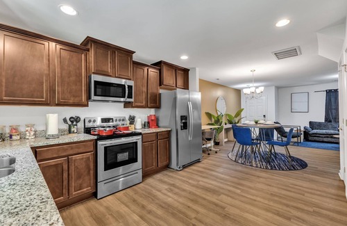 Southwest Raleigh Casa | King 3BR Townhouse Mins to Cary NC State