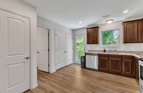 Southwest Raleigh Casa | King 3BR Townhouse Mins to Cary NC State