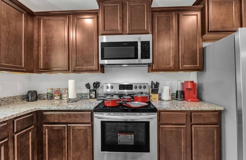 Southwest Raleigh Casa | King 3BR Townhouse Mins to Cary NC State