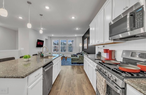 Durham Casa | King 4BR Townhouse to Downtown Durham